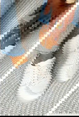 Beżowe sneakersy Taeva