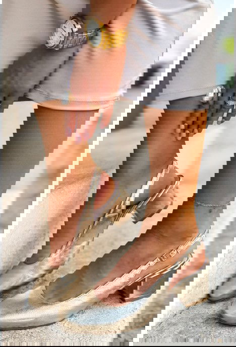 Złote czółenka z odkrytą piętą Virea