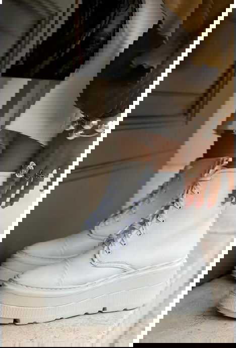 Białe sneakersy Aurea