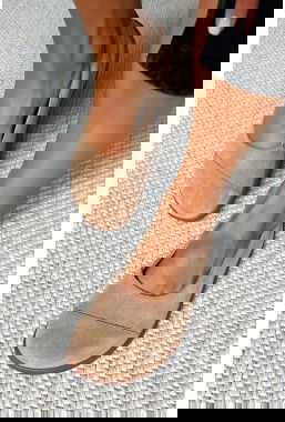 Beżowe zamszowe baleriny barefoot Eneya