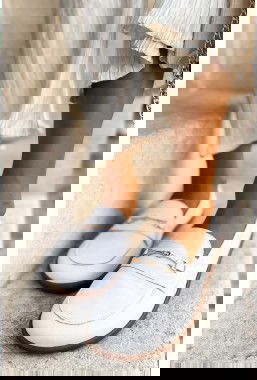 Białe mokasyny barefoot Lazea