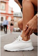 Białe sneakersy Deia